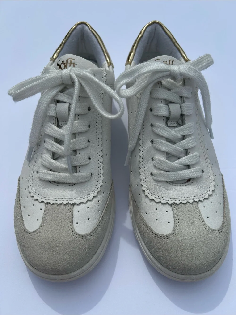 NWT🌷Sofft White & Light Gray Leather Sneakers with Gold Metallic Accent